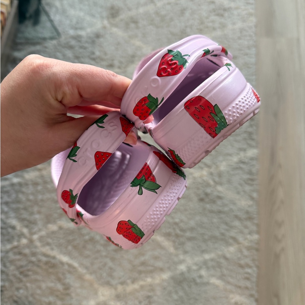 Discontinued Baya Seasonal Print Crocs - Picture 3 of 6